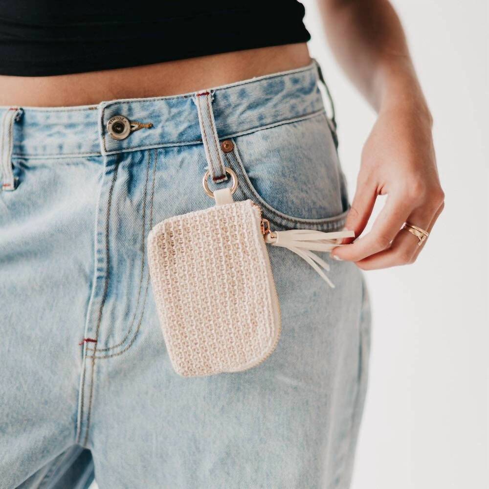 NEW PRETTY SIMPLE women's river raffia clippable card holder in cream
